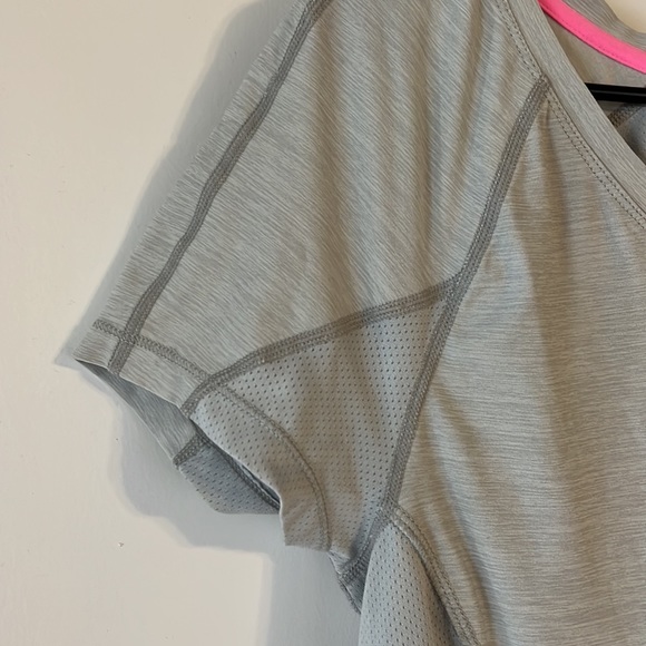 Layers Performance top with zipper pocket - Picture 6 of 7